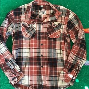 Hillbilly Flannel Co. SZ L
Pit to pit 21”
Length 29”